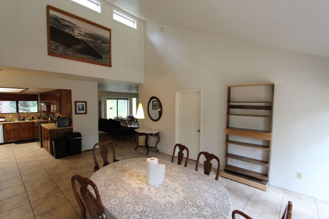 Building Photo - Partially Furnished 4-Bed Home in University Heights