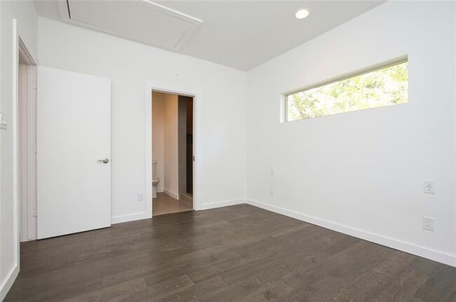 Building Photo - 1410 Hyde Park Blvd