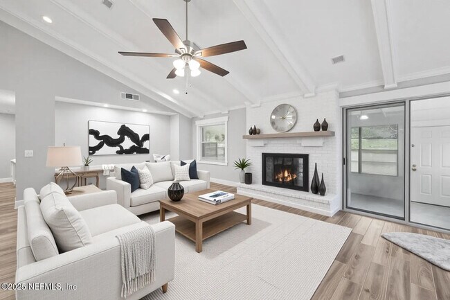 Building Photo - 5609 Hyde Park Cir