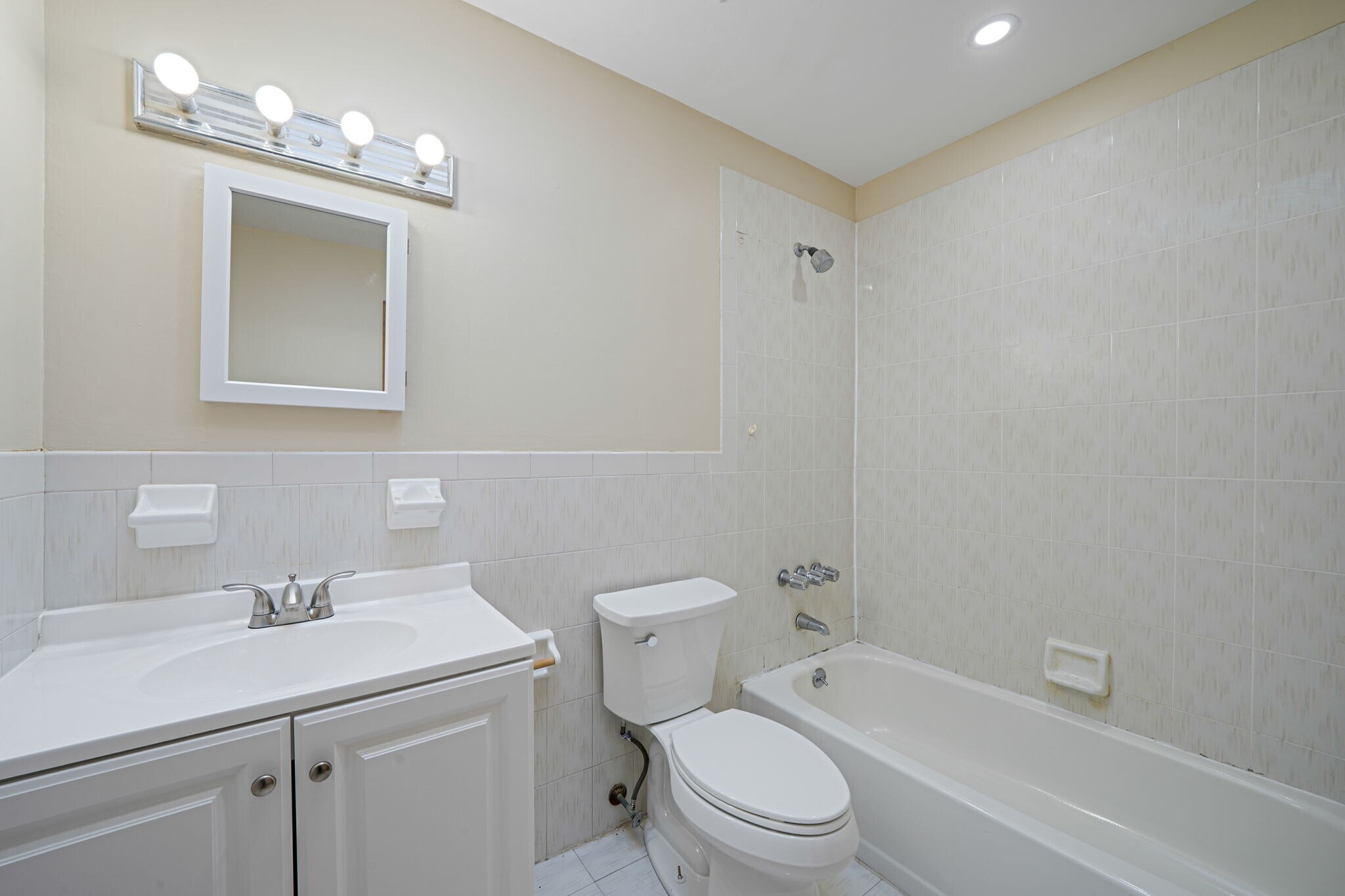 Building Photo - 4 Bay Pl