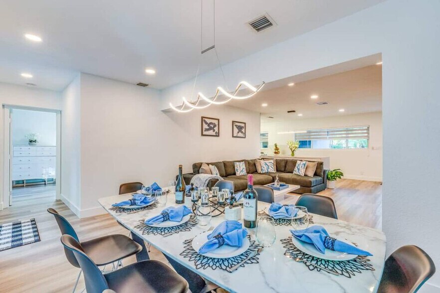 Building Photo - 834 SW 14th Ct