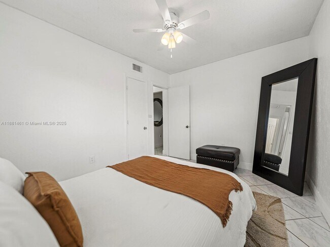 Building Photo - 6161 SW 44th St