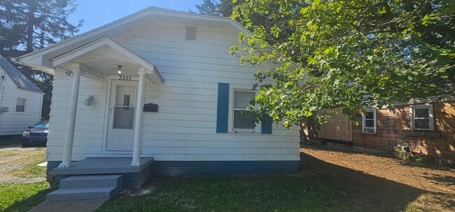 Building Photo - 2115 W 8th St