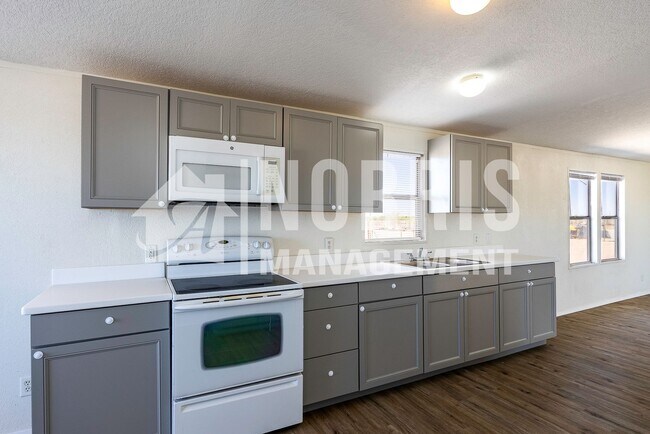 Building Photo - 9960 S Niehaus Rd