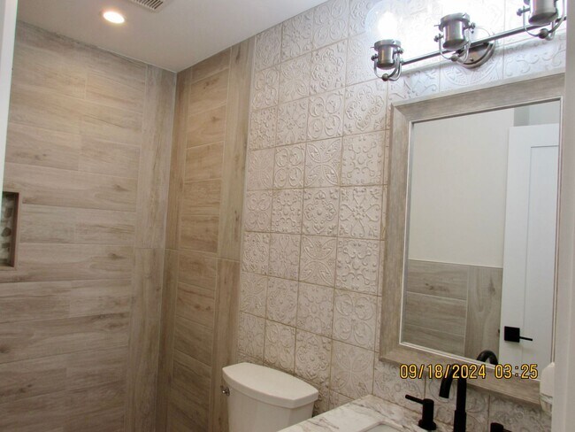 Building Photo - Completely remodeled 2bed/2bath cottage in...