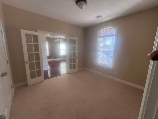 Building Photo - Great Location in Prattville