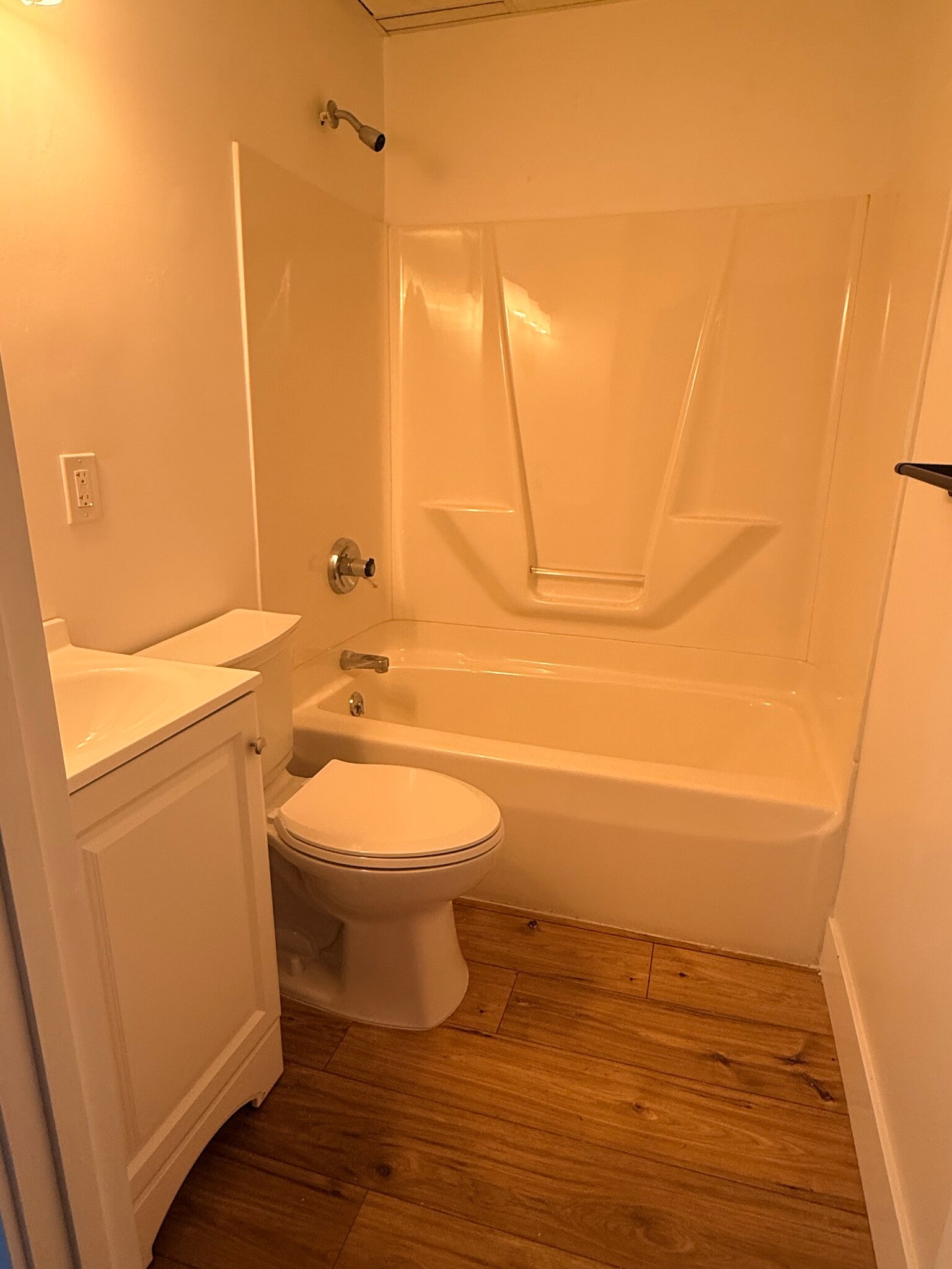 Building Photo - 908 Mount Rose Ave