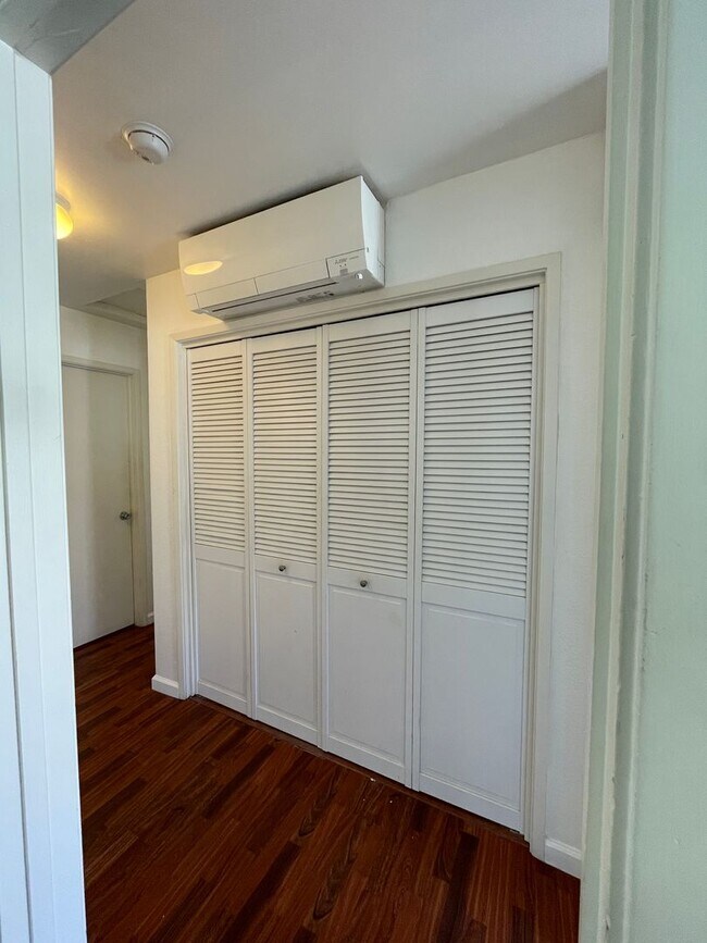 Building Photo - 12-775