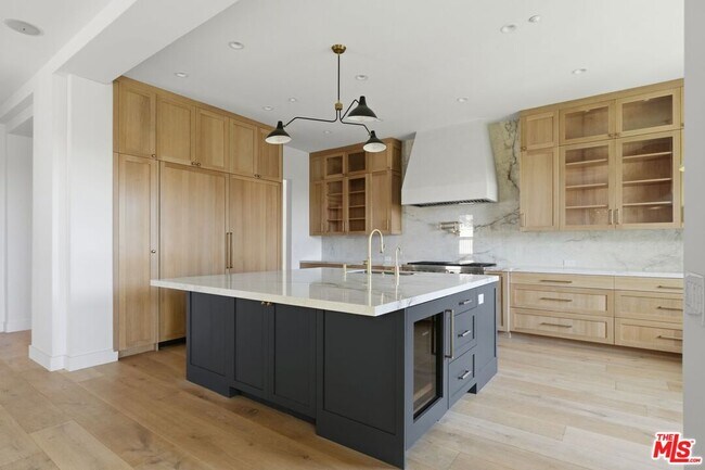Building Photo - 16802 Cll De Sarah