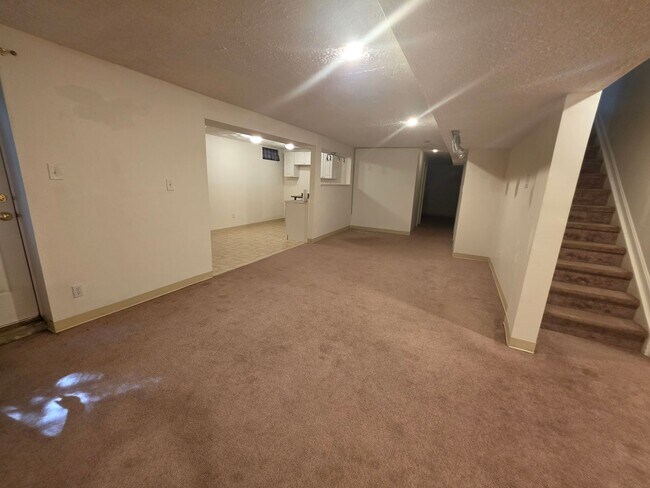Building Photo - 558 Windsong Dr