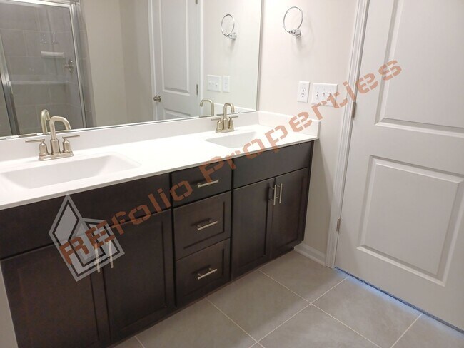 Building Photo - Wonderful 3 Bedroom 2-Car Garage House wit...