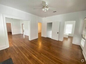 Building Photo - 4922 Reiger Ave