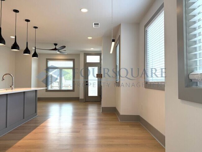 Building Photo - Modern 4-Bed / 4 Bath Townhome with Fireplace, Outdoor Spaces & Fenced Yard – Inside the Beltline...