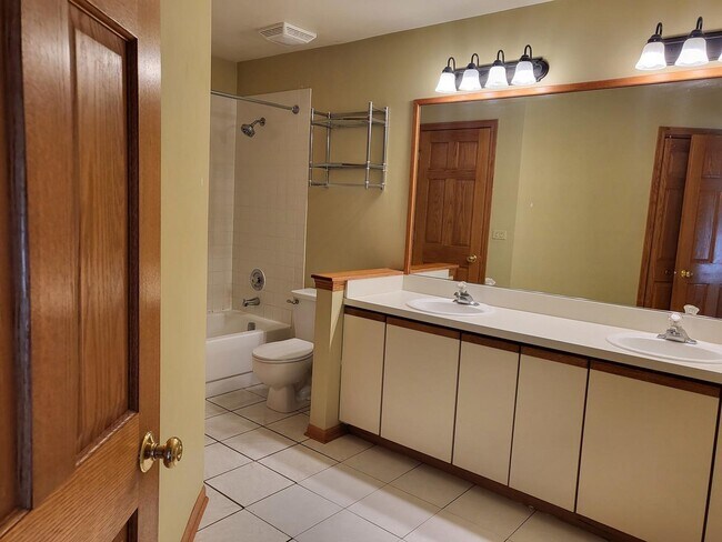 Building Photo - 1048 Rockport Dr