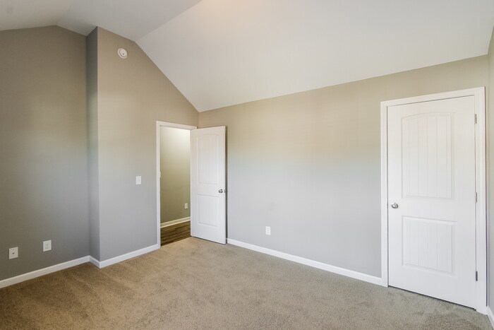 Building Photo - 465 Lory Ln