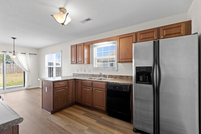 Building Photo - 331 Rose Bud Ln