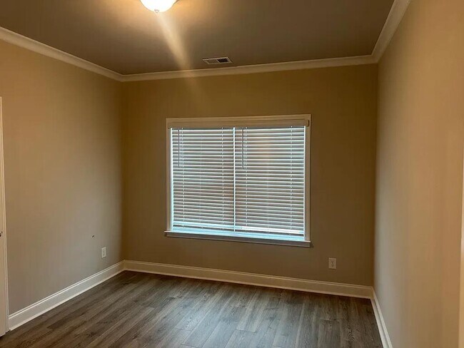 Building Photo - 1519 Windward Dr