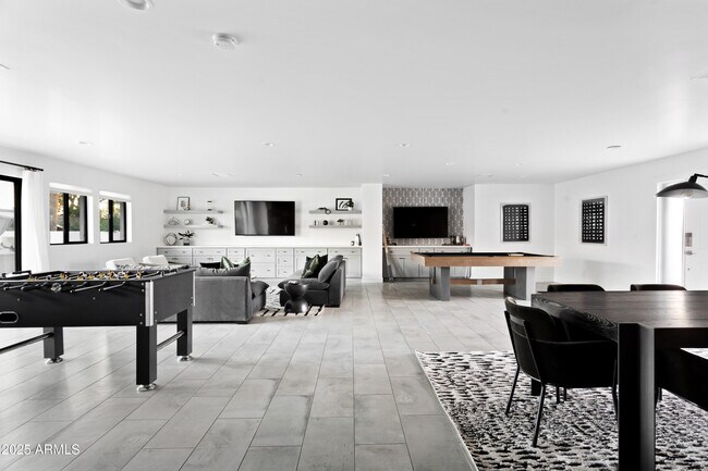 Building Photo - 4633 N 49th Pl