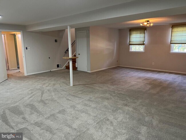 Building Photo - 8711 Braeburn Dr