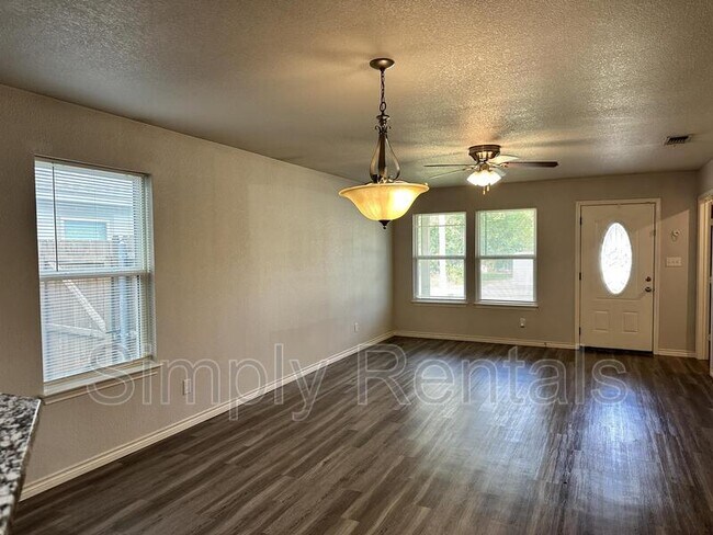 Building Photo - 1310 Sabine St