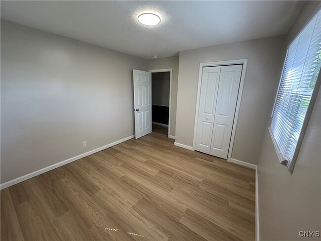 Building Photo - 304 Birchwood Blvd