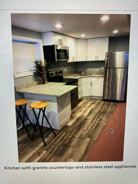 Building Photo - 3532 N Oriole Ave