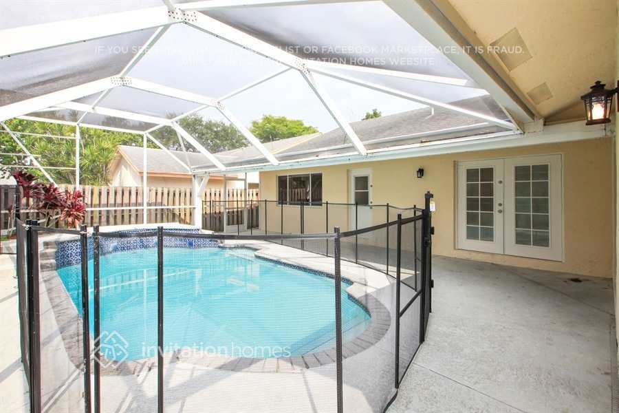 Building Photo - 9842 NW 53rd Ct