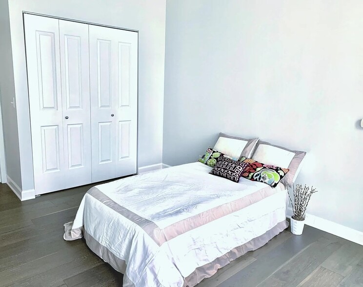 Bedroom 2 - 1400 S Michigan Ave