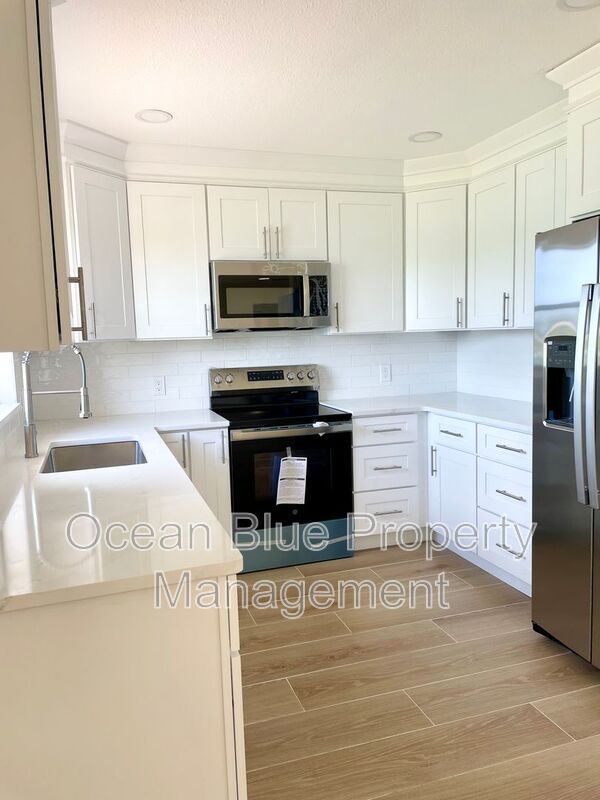 Building Photo - 724 Sunset Cove