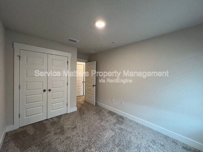 Building Photo - 1615 Iroquois Ct