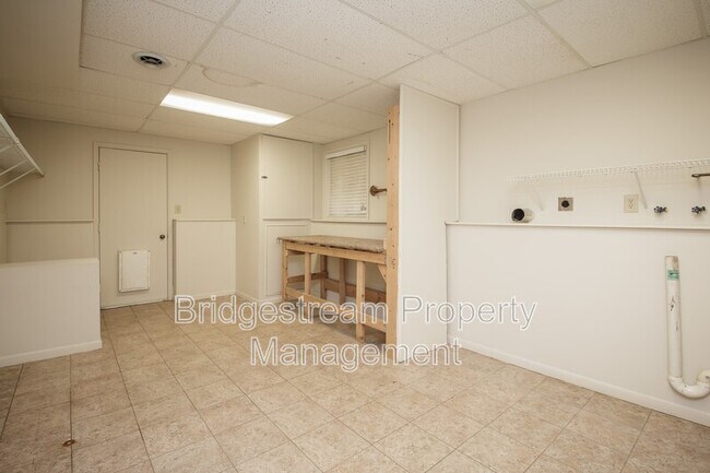 Building Photo - 2421 Bentree Ct