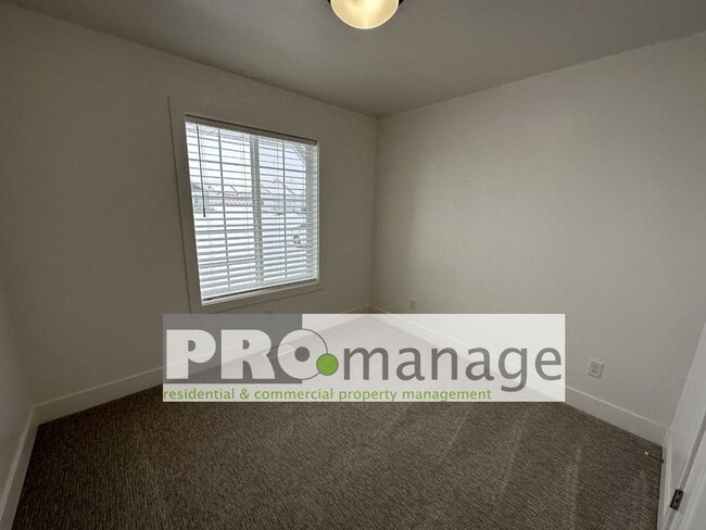 Building Photo - 3 Bed, 2 Bath Single Family Home w/ 2-Car Garage - Idaho Falls