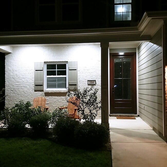 Building Photo - 104 Perfect Pl