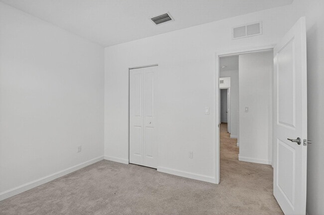 Building Photo - 4320 Buttonwood Dr