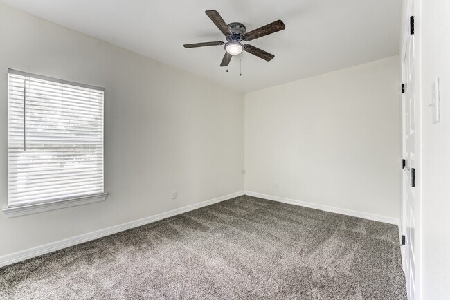 Building Photo - 410 N 4th St