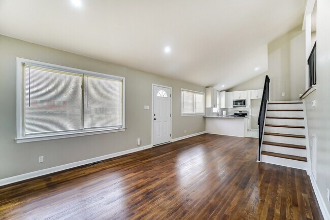 Building Photo - 717 Forest Dr