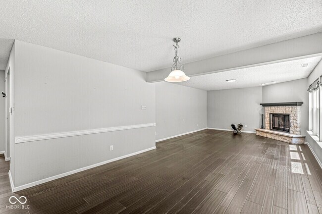 Building Photo - 5641 Buck Dr