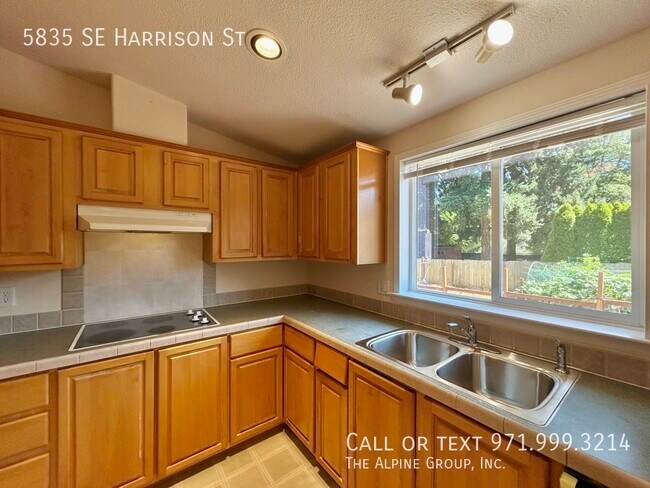 Building Photo - 5835 SE Harrison St