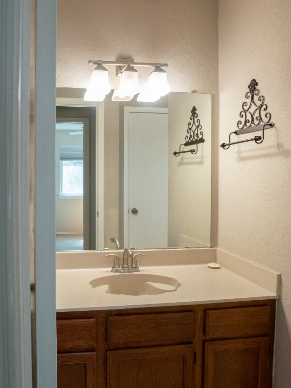 Building Photo - 507 Eaglecreek Dr