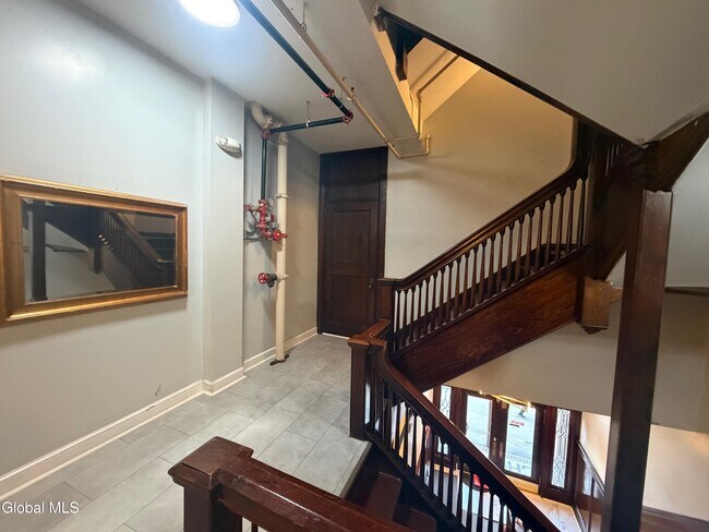 Building Photo - 5 Broadway