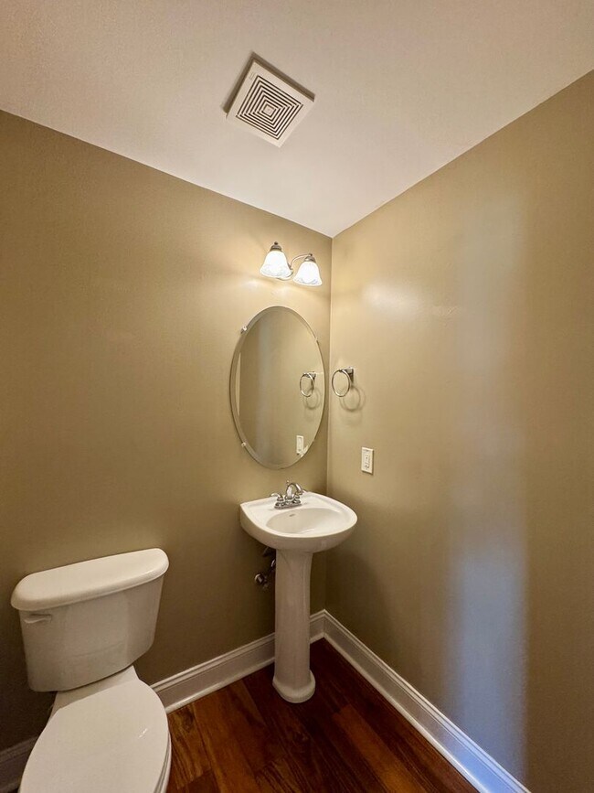 Building Photo - The Oaks at Westgate