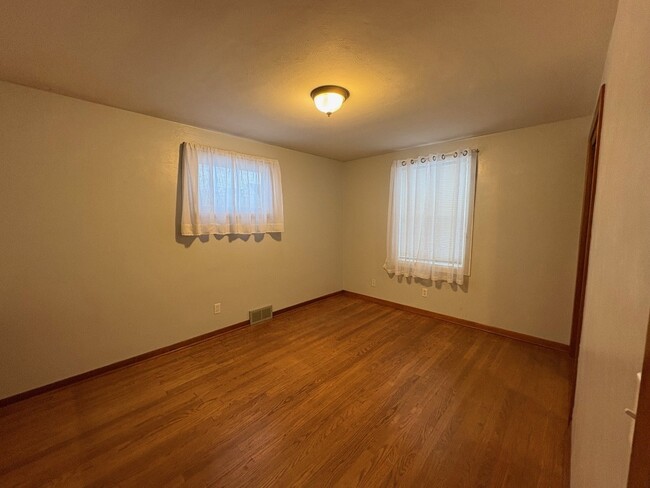 Building Photo - 1115 Lake St