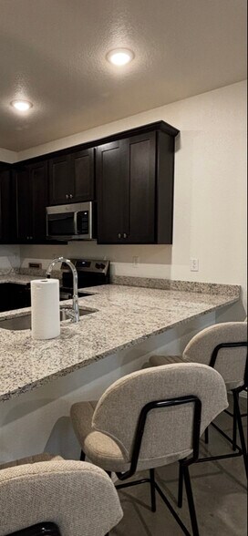 Building Photo - 3804 Elm Dr