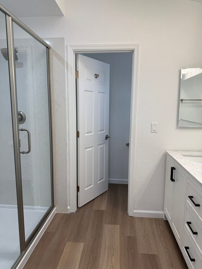 Building Photo - 3 BEDROOM COURT LOCATION