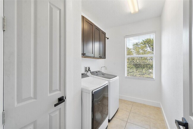 Building Photo - 12015 NW 83rd Pl