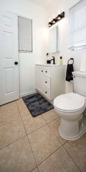 Building Photo - 2339 Broward Rd