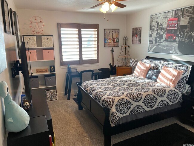 Building Photo - Modern Townhome