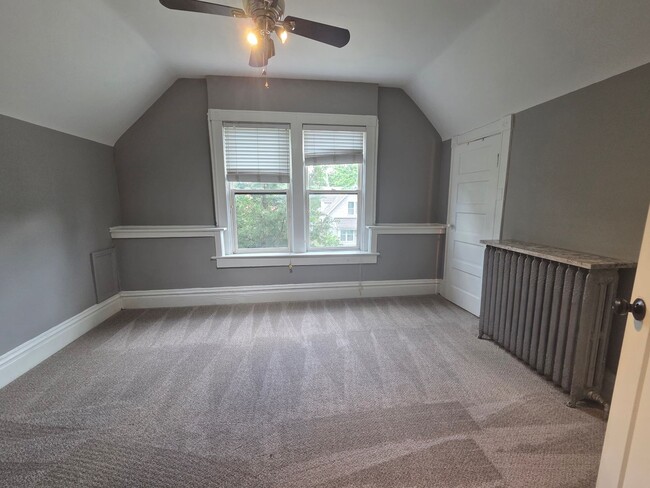 Building Photo - 2 bed/1 bath, Single-family Home! Modern and spacious with off-street parking and a relaxing back...