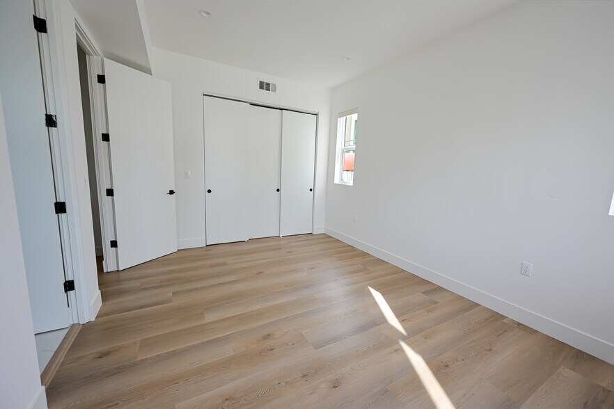 Building Photo - 11241 Morrison St