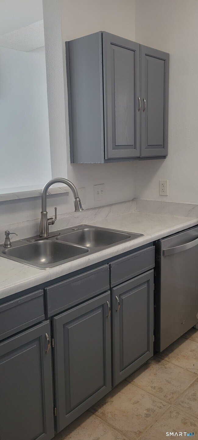 Building Photo - 211 Carriage Crossing Ln